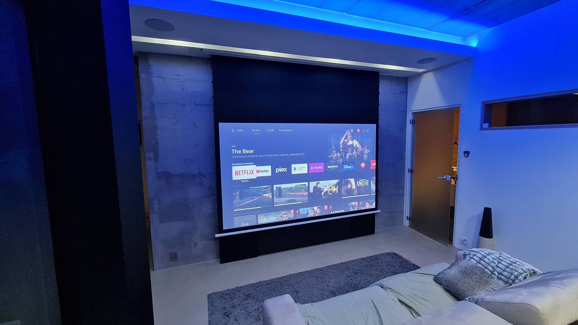 Un moment bleu dans le cinéma à domicile